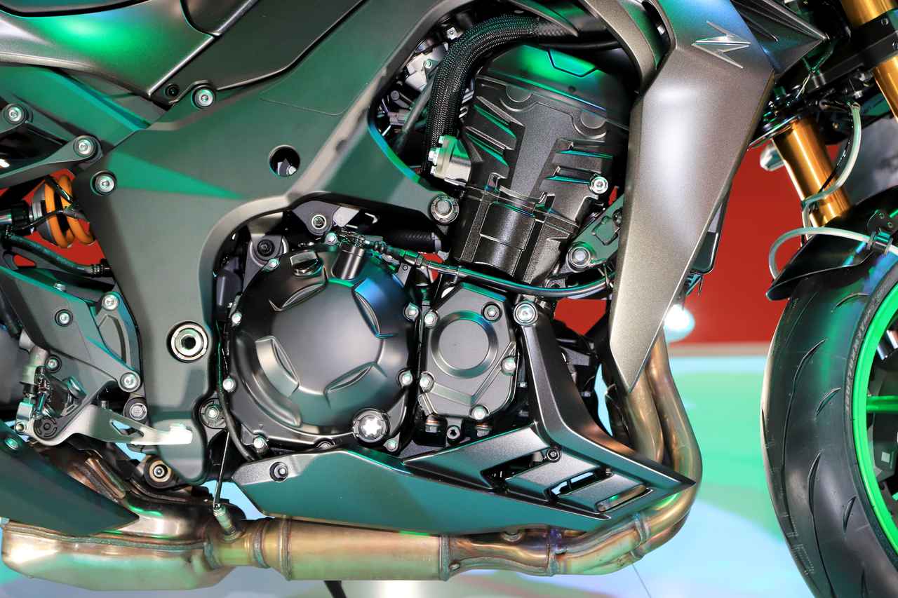 画像22: 新型「Z900RS」シリーズを世界初公開! Japan Mobility Show 2025のカワサキブースは見どころ満載|若月佑美さんはいち早く初公開モデルにタッチ