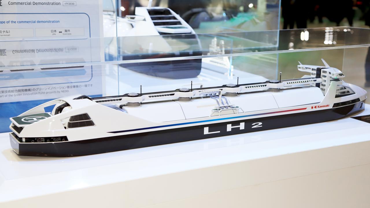 画像6: 新型「Z900RS」シリーズを世界初公開! Japan Mobility Show 2025のカワサキブースは見どころ満載|若月佑美さんはいち早く初公開モデルにタッチ