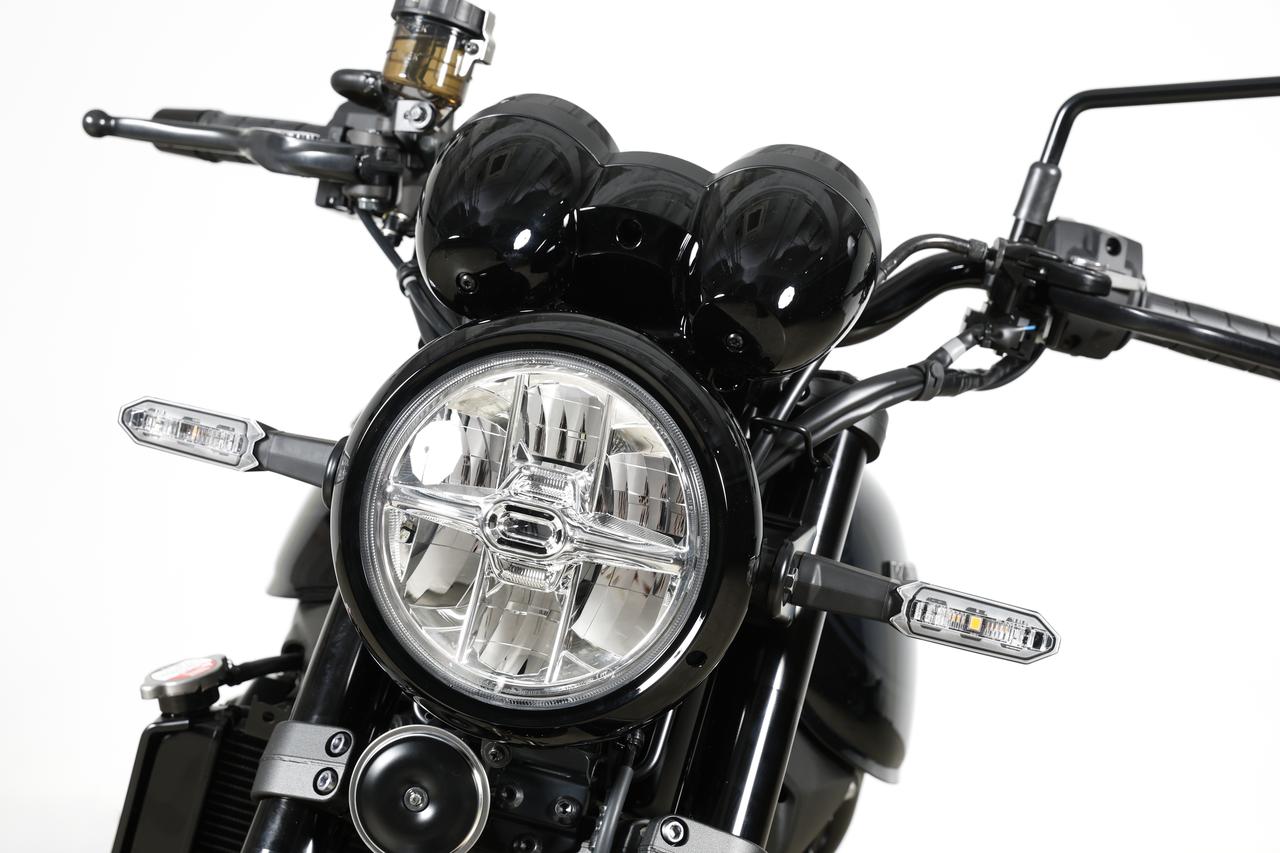 画像: ▲ヘッドライトリムがブラックなことで、小顔な印象に。