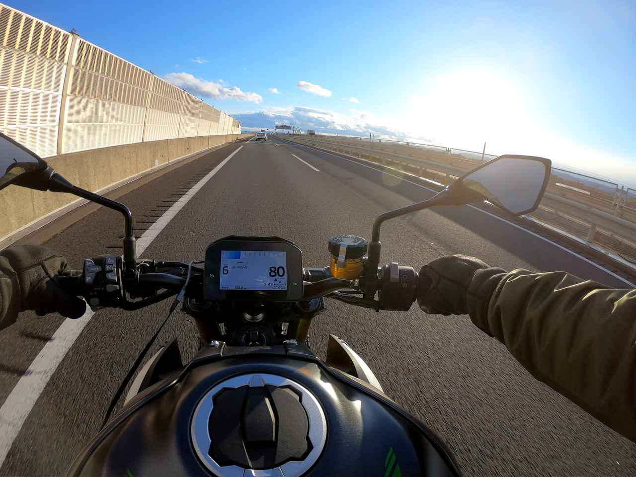 画像: ▲帰路の常磐道も往路の国道6号線も途切れることなくスムーズに走行できた。寒波のなかの高速走行は、相応に厳しかったが日を跨がずに無事帰宅。