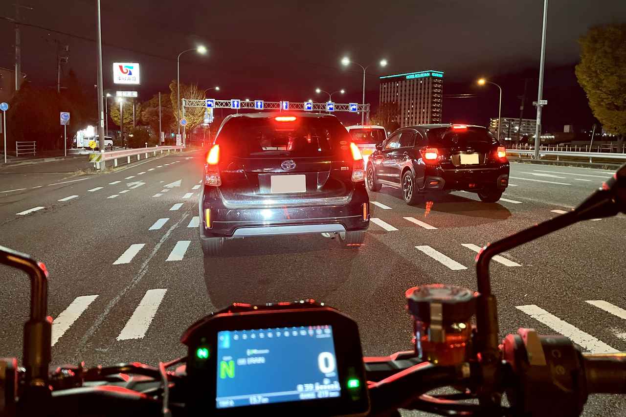 画像: ▲仙台市内の国道4号線。何度訪れても車線数の多さにひるむ。ここは片側7車線。