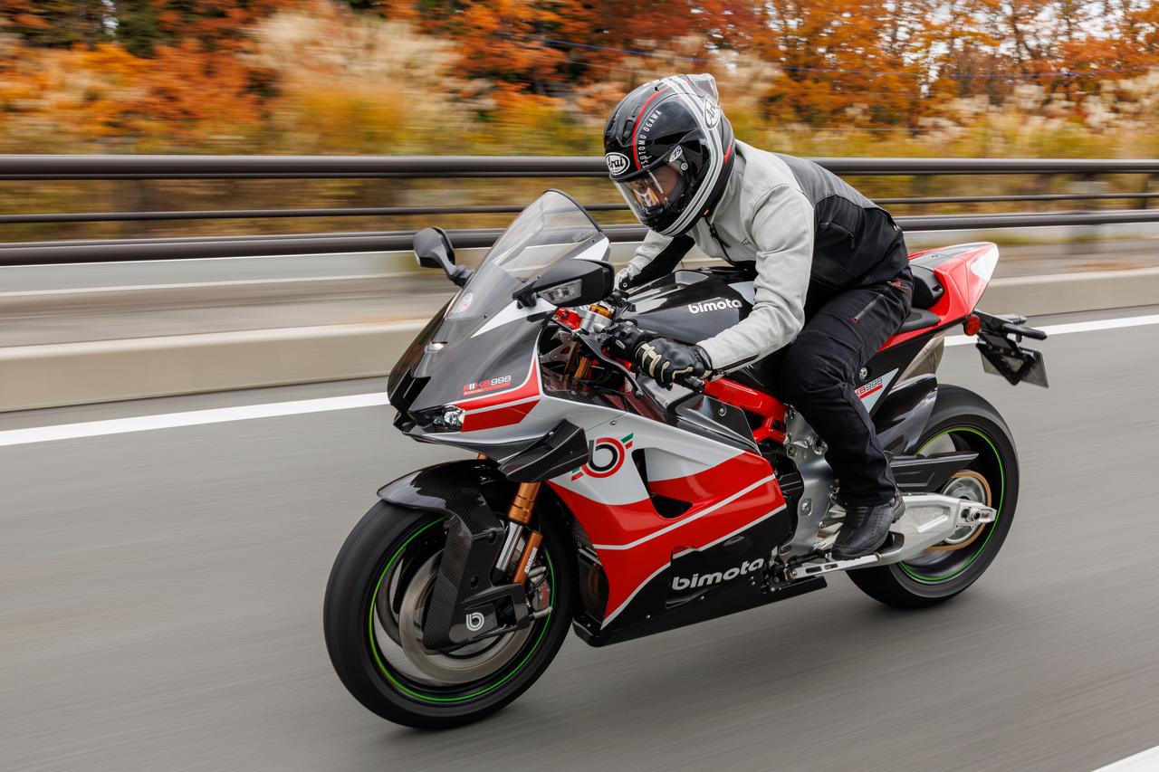 画像1: ZX-10RRの安心感に軽快感をプラスしたハンドリング