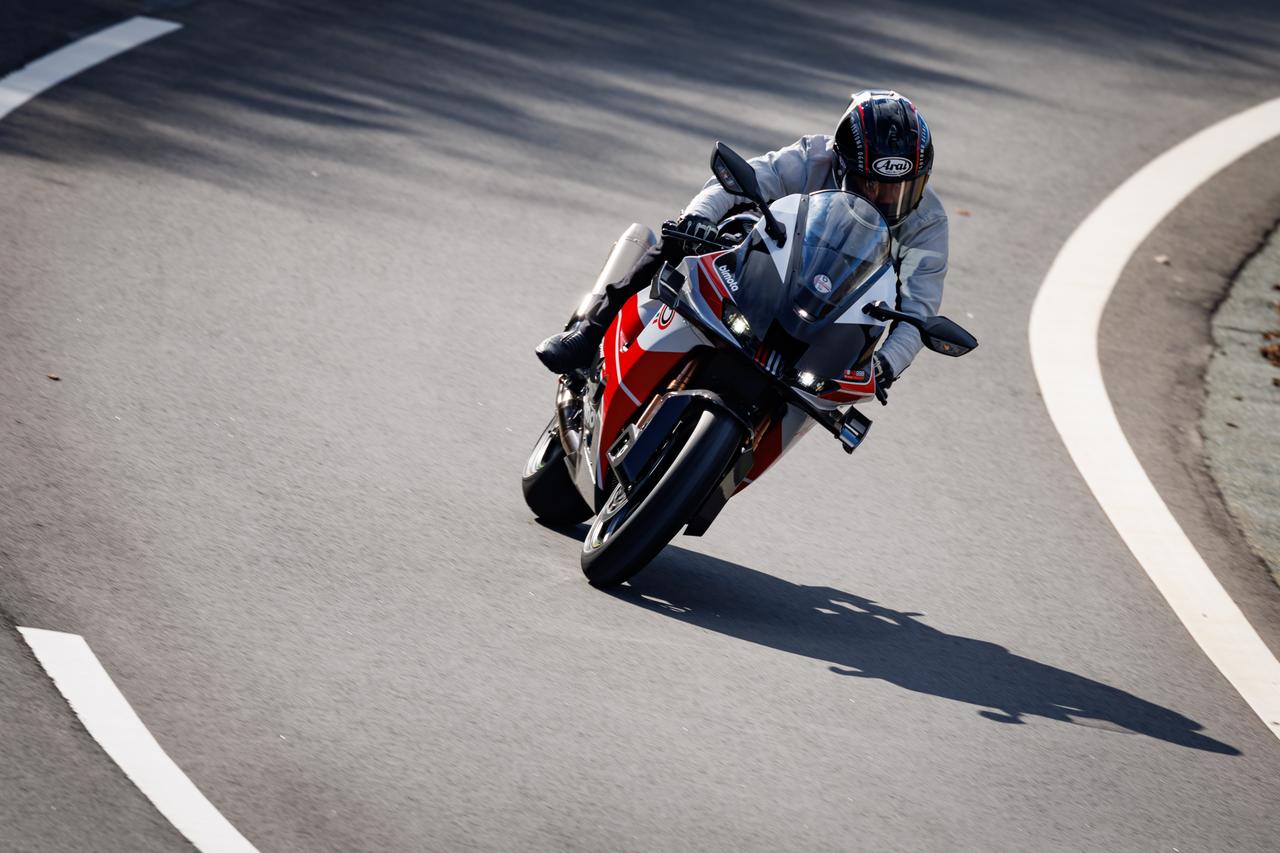 画像4: ZX-10RRの安心感に軽快感をプラスしたハンドリング