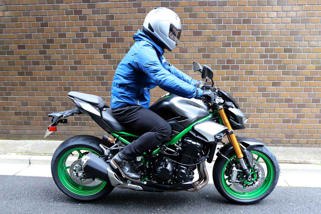 画像1: Z900 SEのシート高：810mm ライダーの身長・体重：175cm・73kg