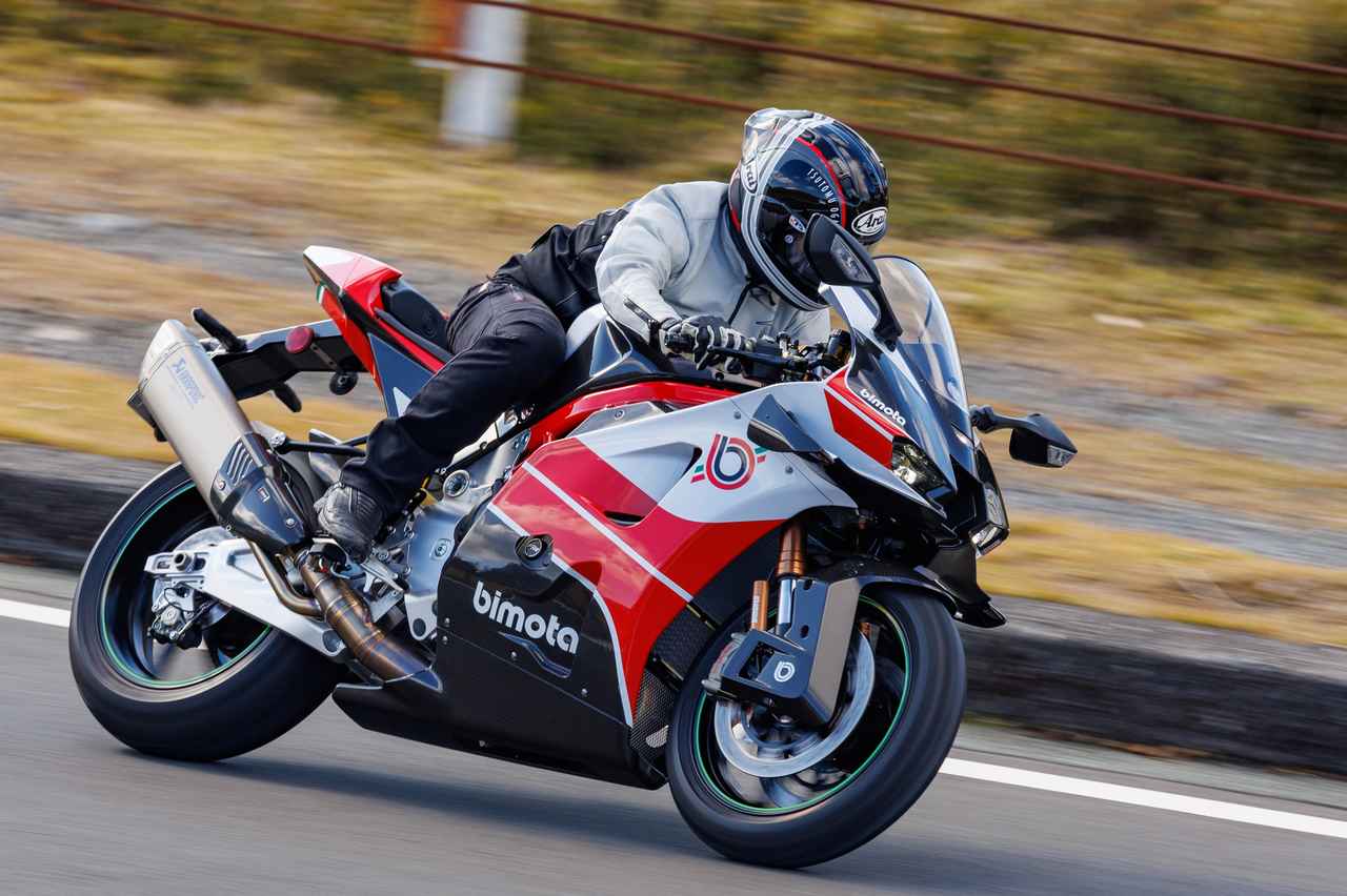 画像2: ZX-10RRの安心感に軽快感をプラスしたハンドリング
