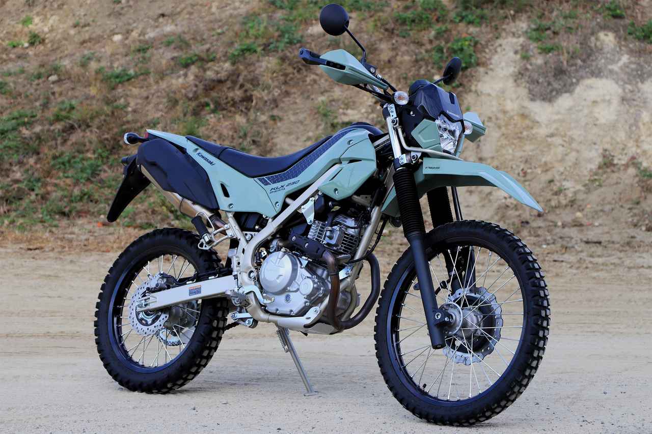 画像: Kawasaki KLX230 SHERPA 2025年モデル 総排気量:232cc エンジン形式:空冷4ストロークSOHC2バルブ単気筒 シート高:845mm 車両重量:134kg 発売日:2024年12月25日 税込価格:63万8000円 ▶▶▶車両の詳細情報はこちら