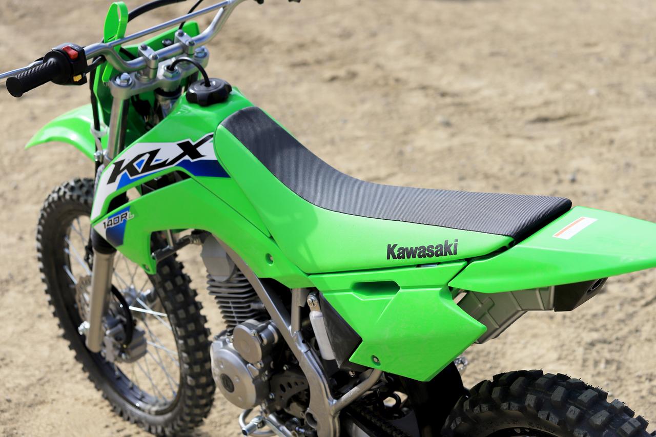 画像: ▲スリムな車体。高張力鋼を使用した軽量なボックスセクション・ペリメターフレームは、優れた剛性と強度を確保しています。