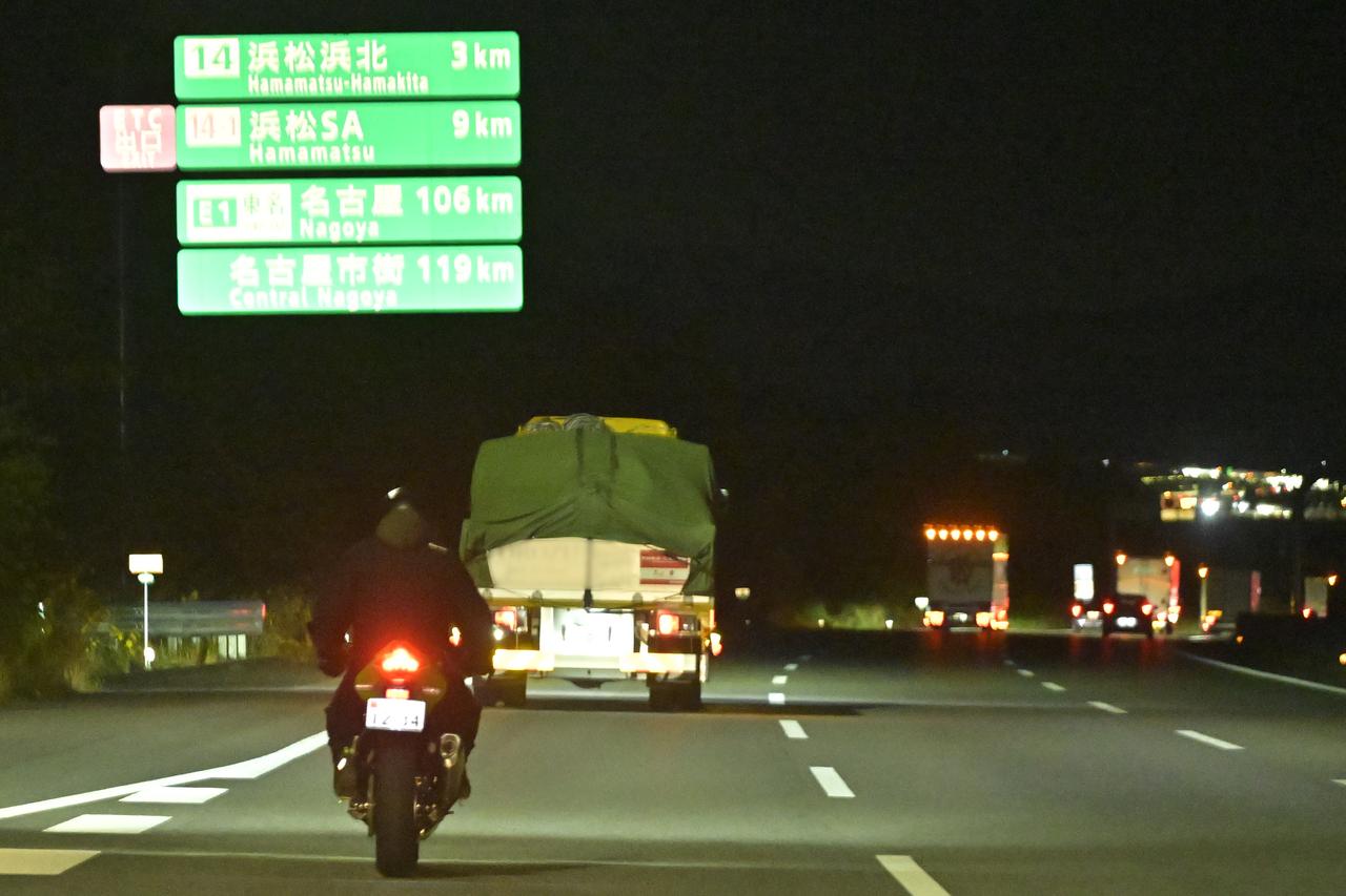 画像: ▲その後、さらに西を目指した。日暮れ以降、山間部は厳しく冷え込んだため、相対的に新東名の120km/h走行では寒さを感じなかった。