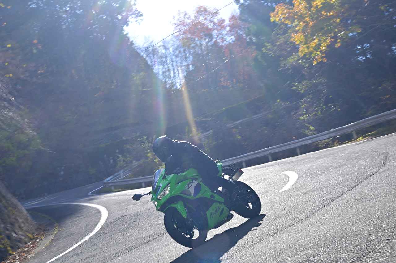 画像1: Ninja ZX-25RRは「旅も楽しめる」250ccスーパースポーツだった！ 高速道路と峠道を含んだ長距離ツーリングで分かったこと【インプレッション】