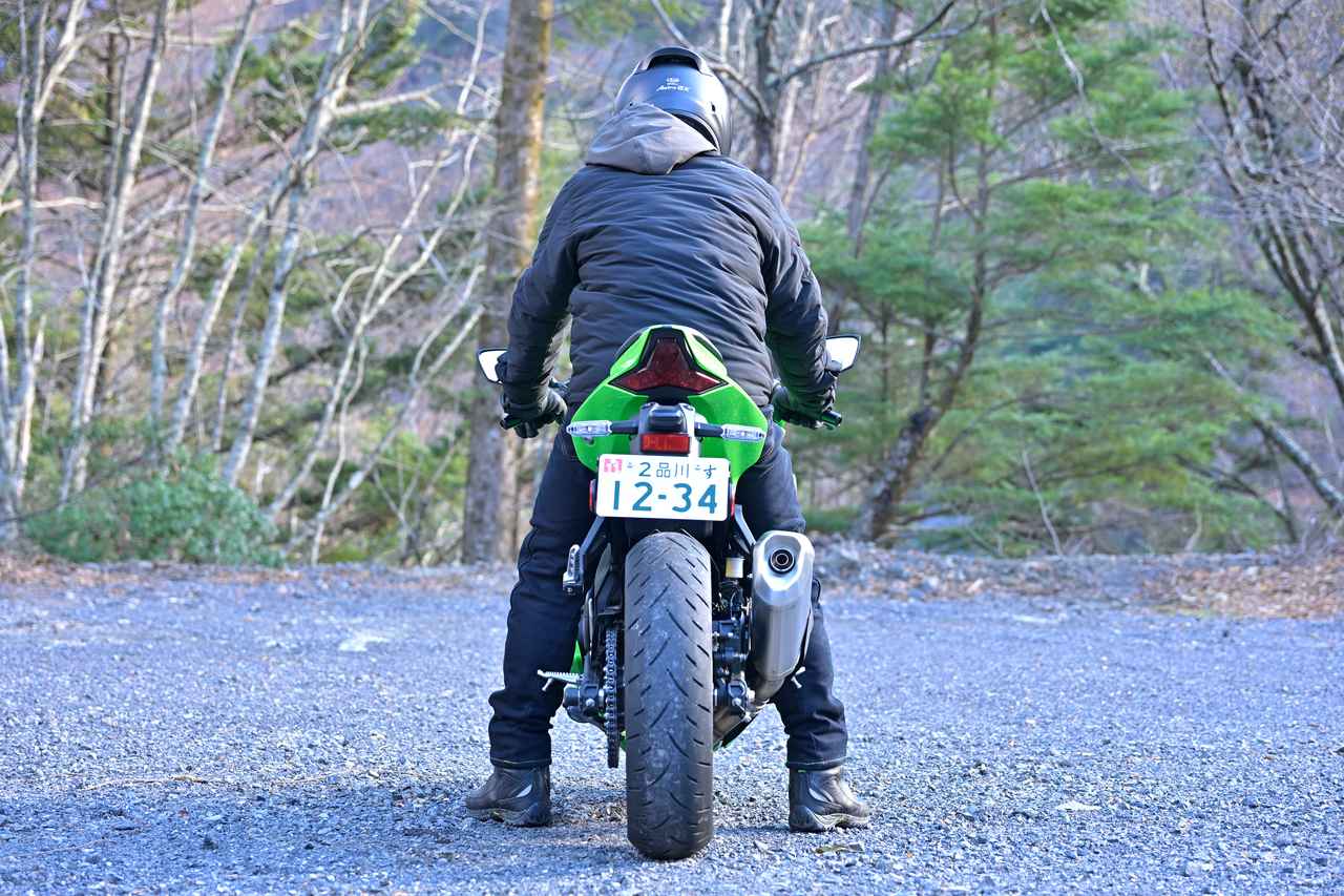 画像2: Ninja ZX-25RRのシート高：785mm ライダーの身長・体重：175cm・71kg