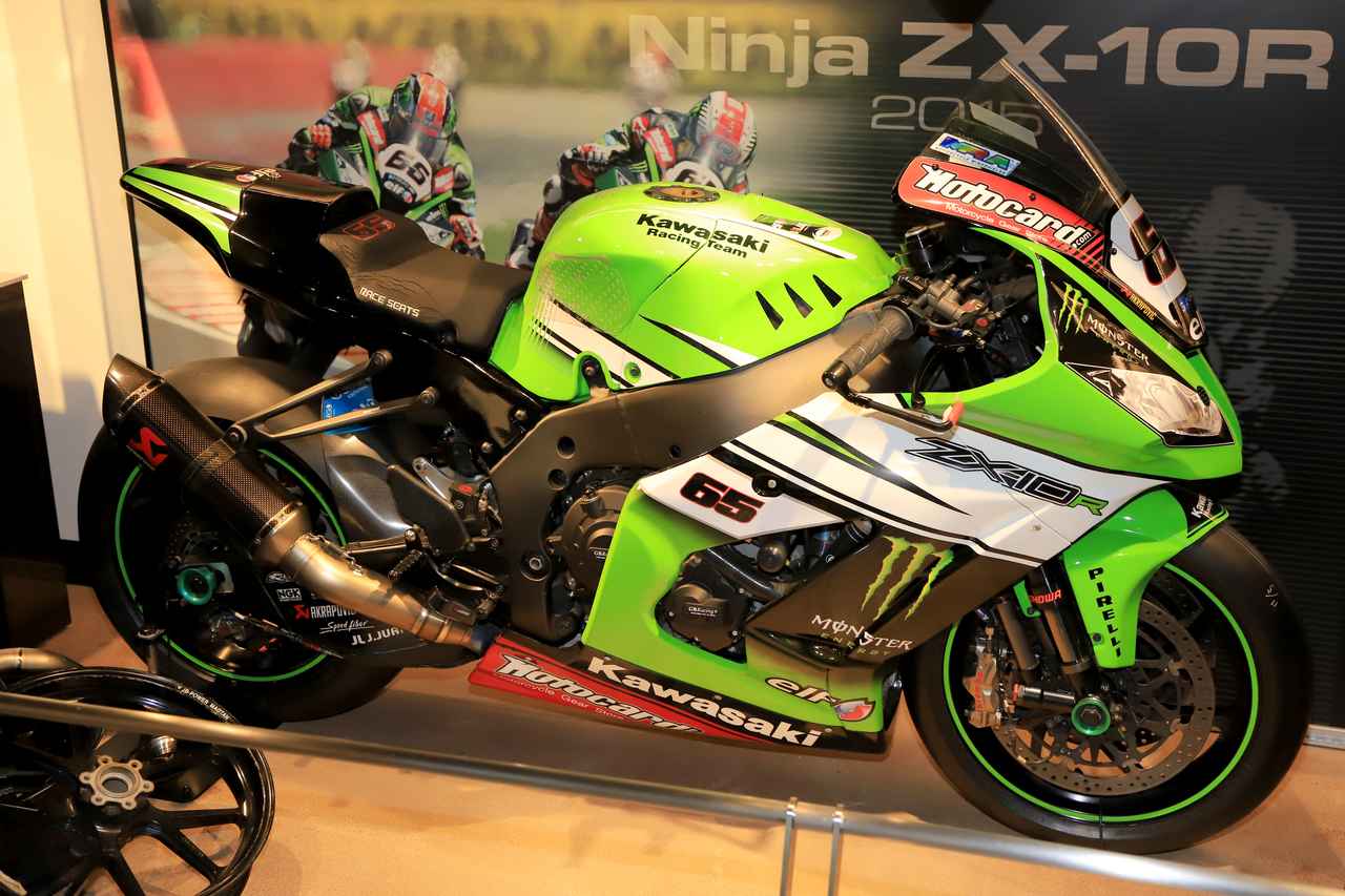 画像: ▲この「Ninja ZX-10R」は、2015年にスーパーバイク世界選手権を制したチャンピオンマシン。ジョナサン・レイ選手はこの年、全26レース中14回の優勝を含む23回の表彰台登壇という圧倒的な強さを見せました。