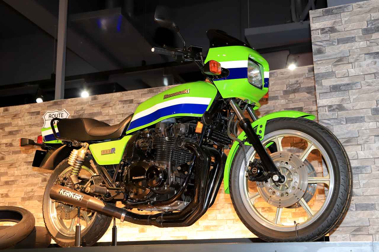 画像: ▲いまも中古車市場で大人気の「KZ1000R」（1982年）。エディ・ローソン選手が「KZ1000Jレーサー」を駆ってAMAスーパーバイク選手権を制したことを記念して発売されました。