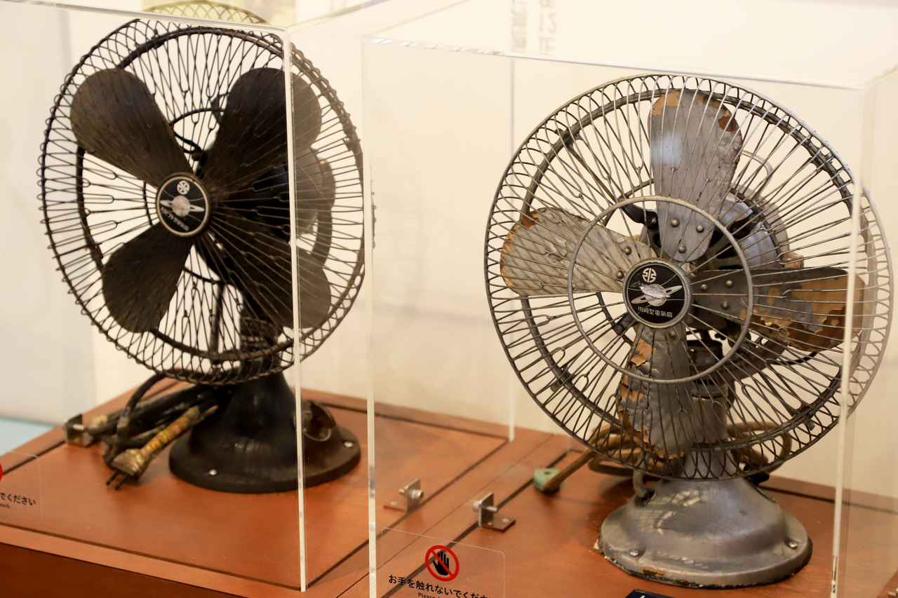 画像1: ▲思わず、かっこいい、欲しい！ と思ってしまった「12インチ卓上型扇風機」。英国オルビット社と技術提携し作られたそうです。1928年には年産3000台にいたったのだとか。リバーマークがついています！