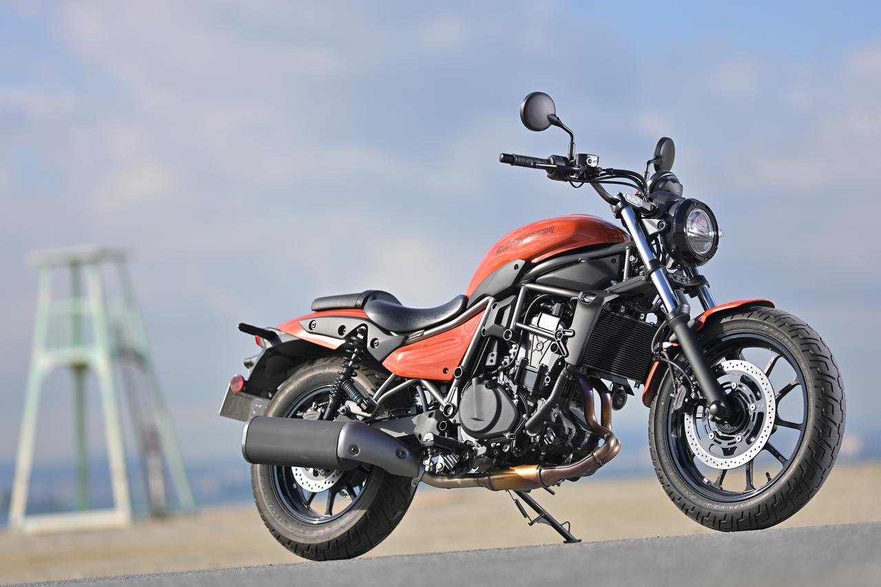 画像: Kawasaki ELIMINATOR 2026年モデル 総排気量：398cc エンジン形式：水冷4ストロークDOHC4バルブ並列2気筒 シート高：735mm 車両重量：176kg 発売日：2025年7月15日 税込価格：85万8000円  ▶▶▶車両情報の詳細はこちら