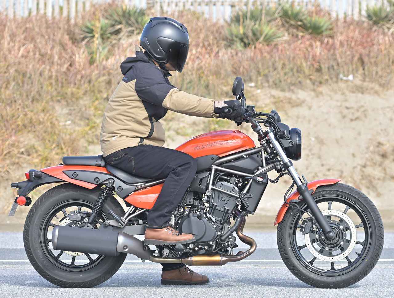 画像1: シート高：735mm ライダーの身長・体重：175cm・70kg