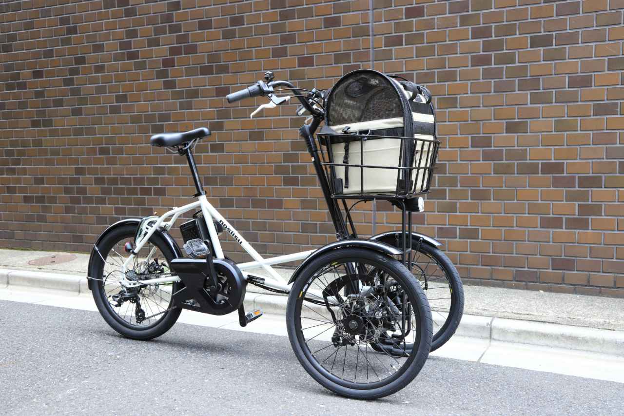 画像: ▲ハンドルポストから独立した構造で、ハンドル操作時にふらつきません。 ※バスケット内に置いているバッグはアクセサリーアイテムです。