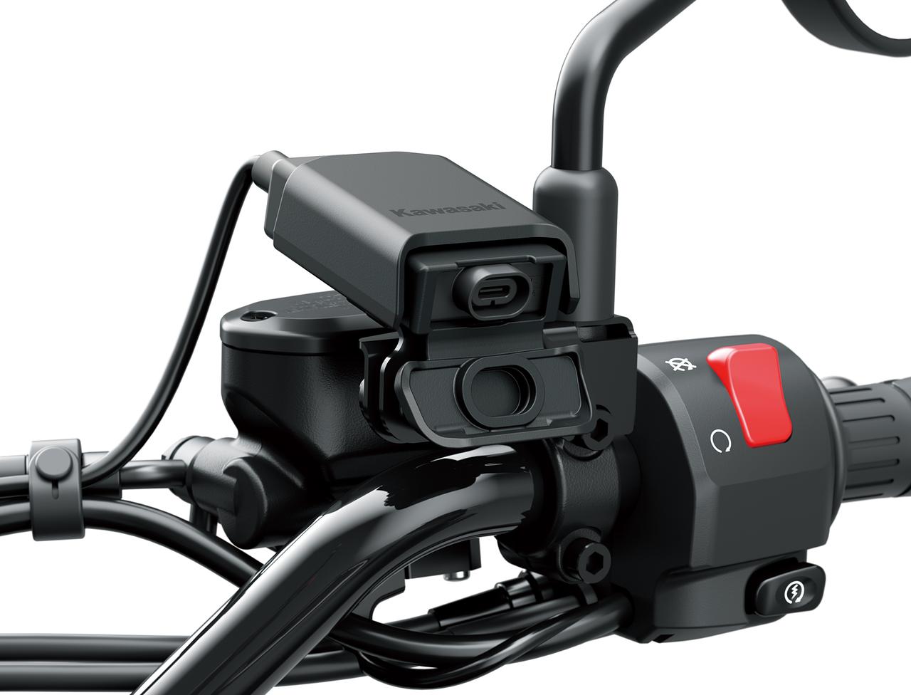 画像: ▲純正アクセサリーパーツの一例|「USBソケット タイプC」はハンドル右側に装着可能です。