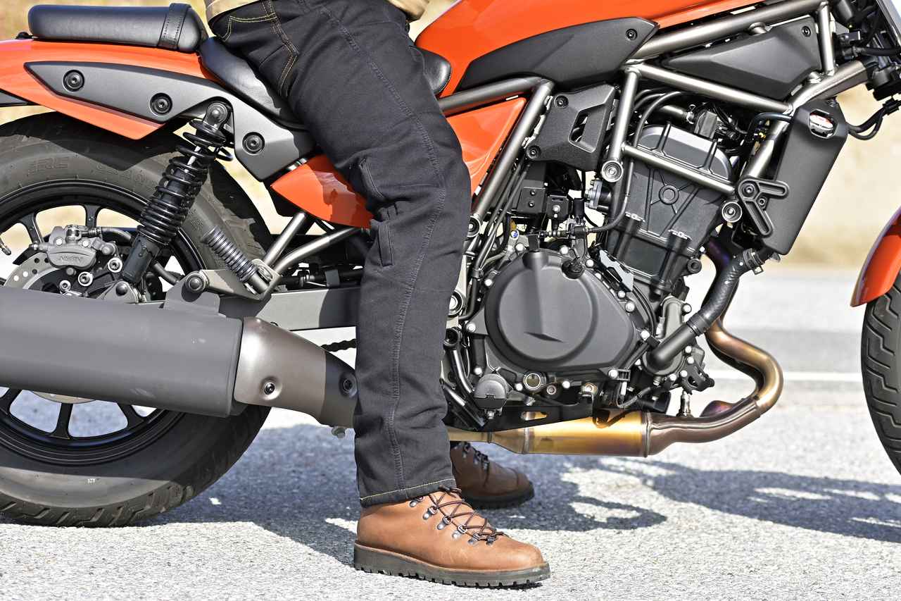 画像2: シート高:735mm ライダーの身長・体重:175cm・70kg