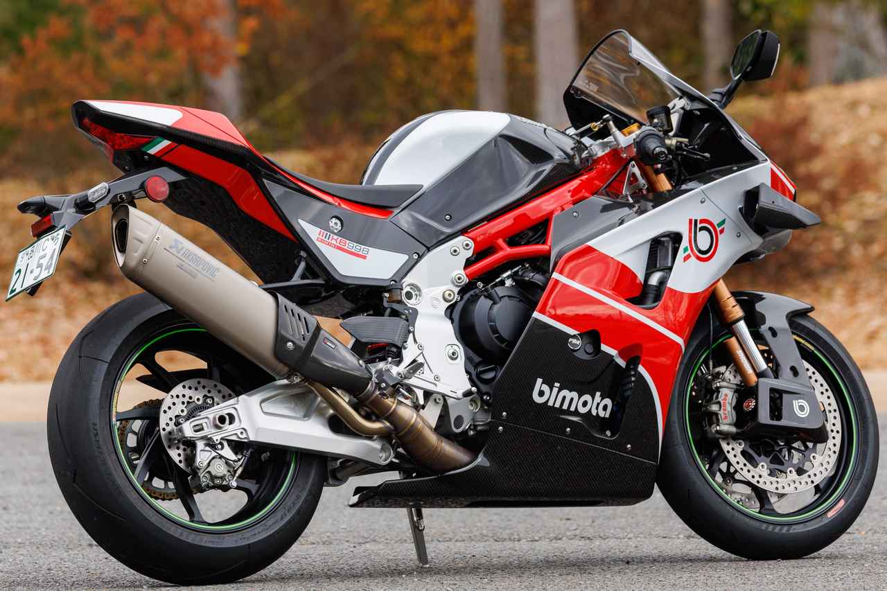 画像3: カワサキが誇る強靭なパワーユニットと、ビモータの独創的なフレームワークが見事に調和。カーボンパーツを纏ったその美しい車体は、ただそこに佇んでいるだけで圧倒的な存在感を放ちます。