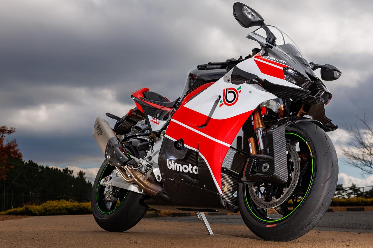 画像: bimota KB998 Rimini 2025年モデル 総排気量:998cc エンジン形式:水冷4ストロークDOHC4バルブ並列4気筒 シート高:830mm 車両重量:207kg 発売日:2025年11月8日 税込価格:693万円 ▶▶▶車両情報の詳細はこちら