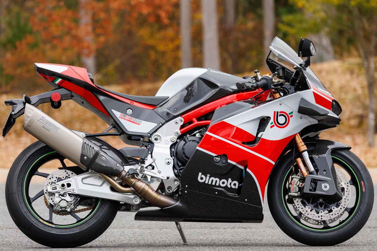 画像2: カワサキが誇る強靭なパワーユニットと、ビモータの独創的なフレームワークが見事に調和。カーボンパーツを纏ったその美しい車体は、ただそこに佇んでいるだけで圧倒的な存在感を放ちます。