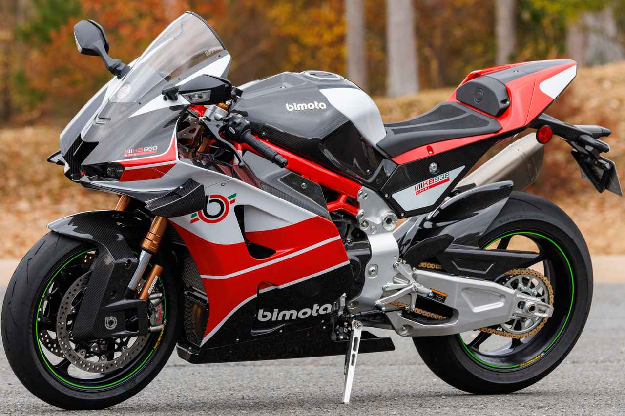 画像7: カワサキが誇る強靭なパワーユニットと、ビモータの独創的なフレームワークが見事に調和。カーボンパーツを纏ったその美しい車体は、ただそこに佇んでいるだけで圧倒的な存在感を放ちます。