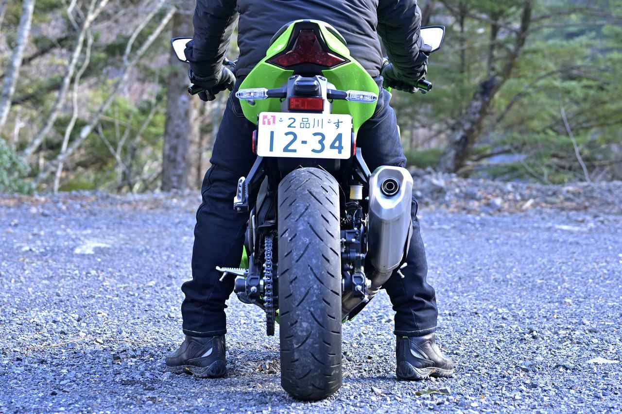 画像2: Ninja ZX-25RRのシート高：785mm ライダーの身長・体重：175cm・71kg