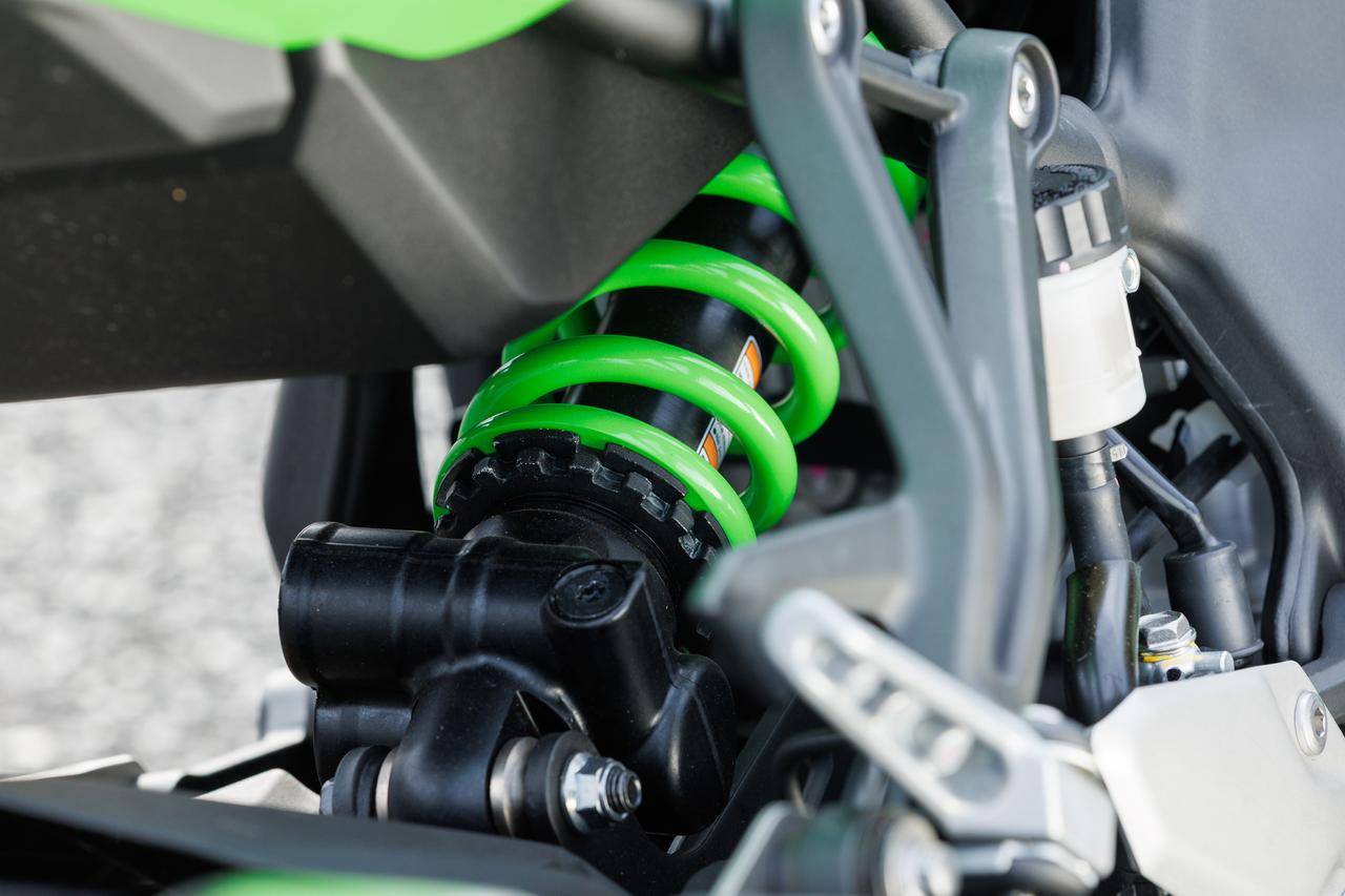 画像3: 「あの頃」より速く、そして優しい|ベテランが認めるNinja ZX-4RRの魅力とは?【インプレッション】