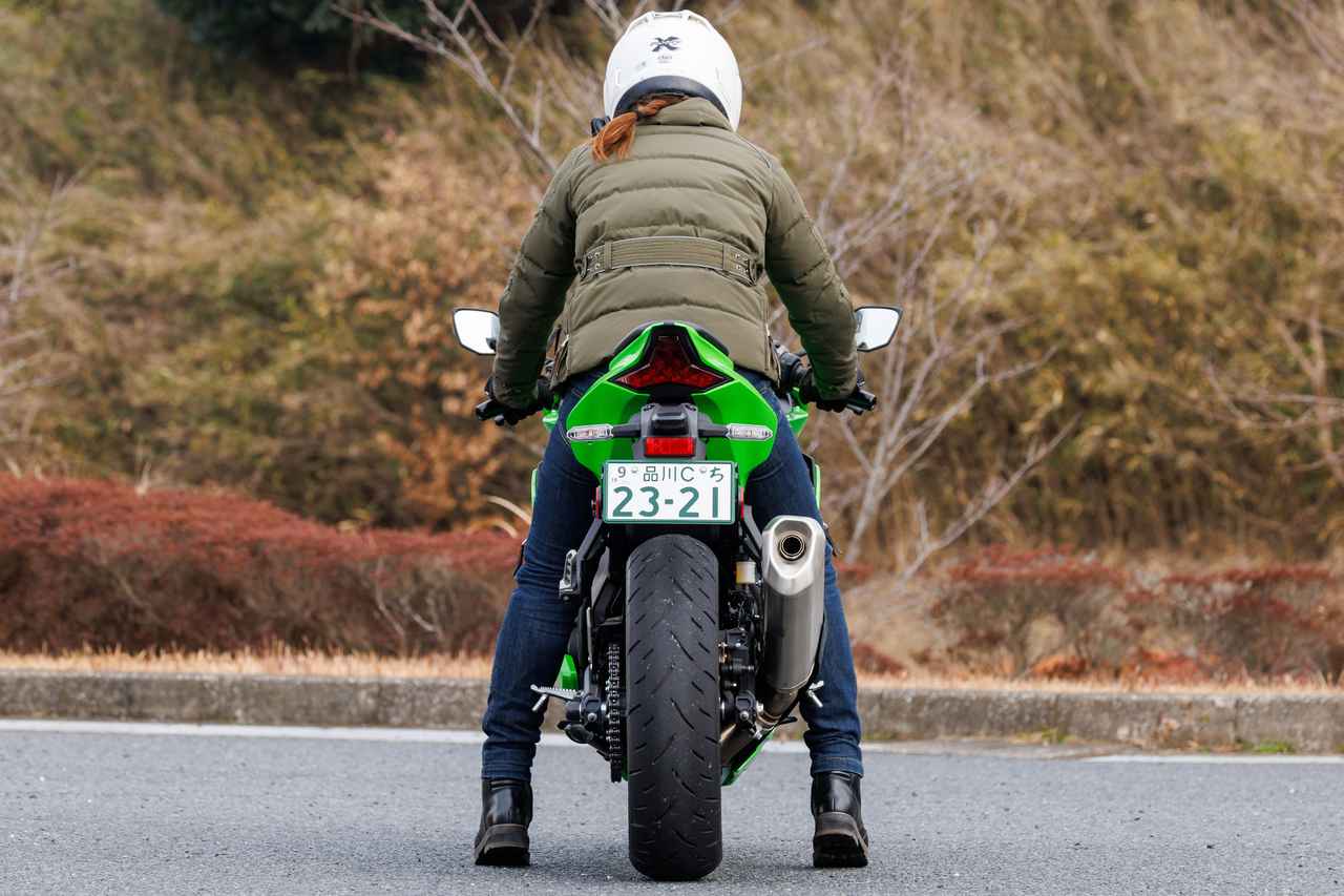 画像2: シート高：800mm／ライダーの身長：165cm