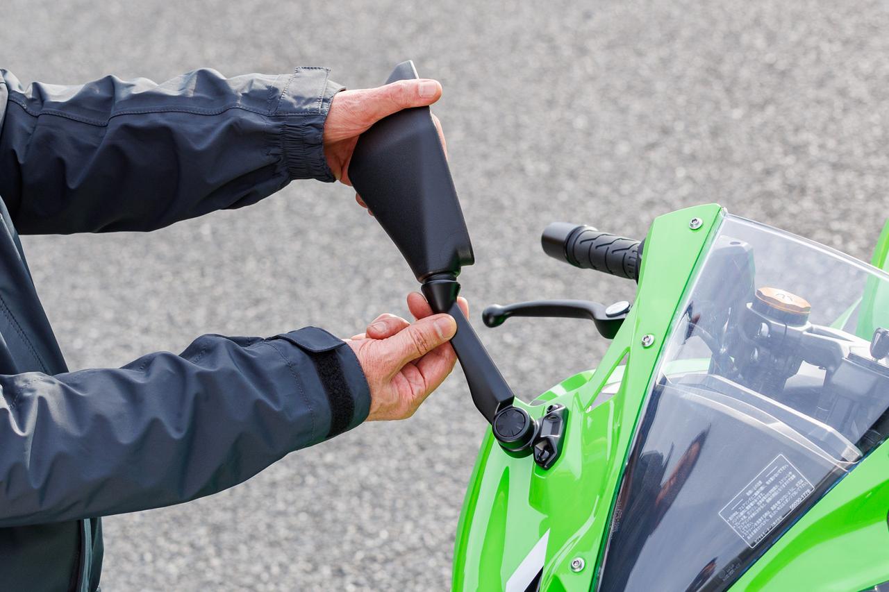 画像2: 角度調整が簡単なデテント機構内蔵のバックミラー