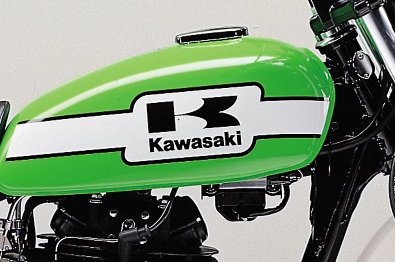 画像: ▲「フライングK」のロゴ(車両は250TR)。