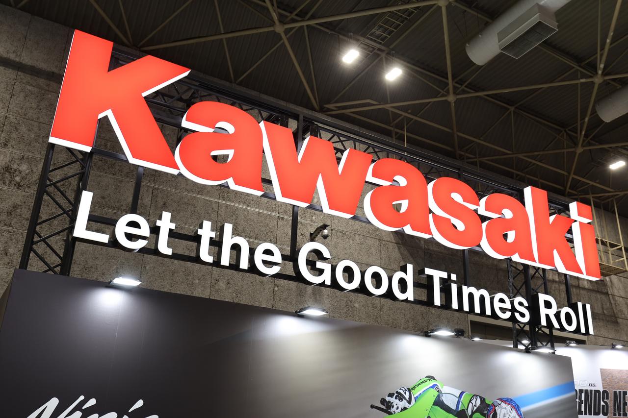 画像1: ▲開場直後からカワサキブースはこの熱気! カワサキブースの周りにはあっという間に人だかりができています!