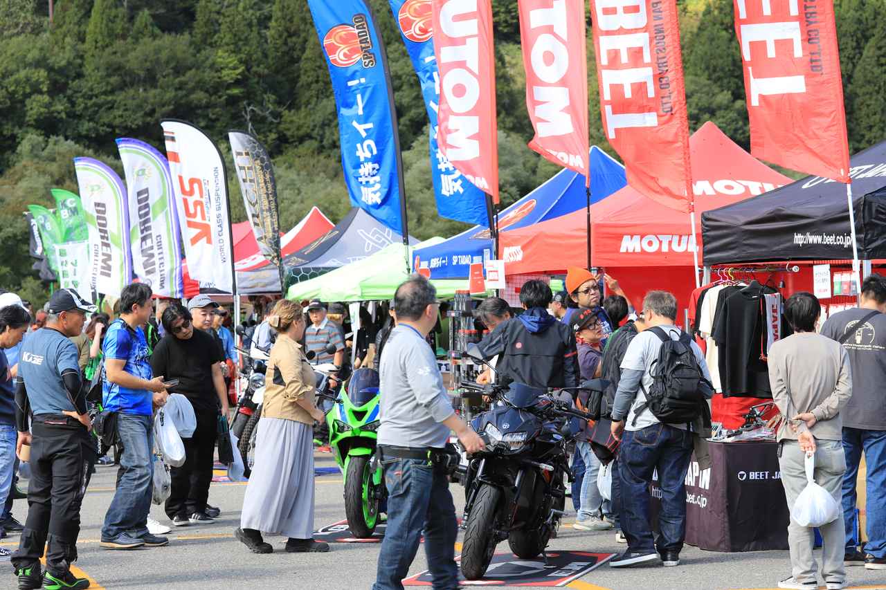 画像1: ▲用品・アパレルはもちろん、軽食やガッツリ飯が食べられるキッチンカーまで出展!