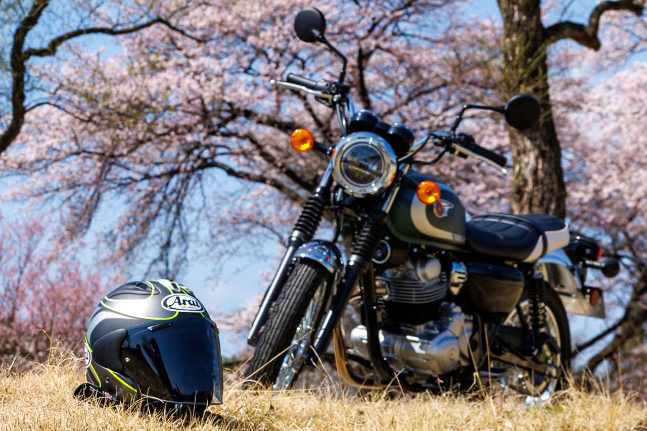 画像: 7. ライダーや愛用のギアと一緒に写す