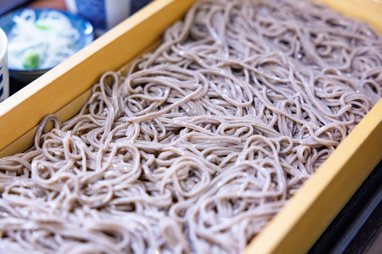 画像2: ▲ツーリングのシメは地元の蕎麦屋。ここは贅沢に、二合盛をいただいた。