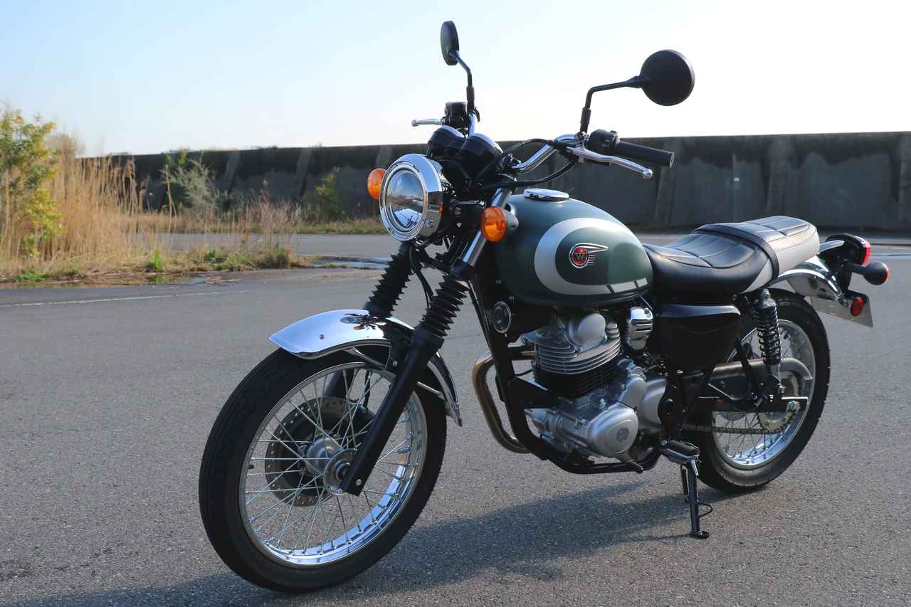 画像: Kawasaki W230 2026年モデル 総排気量：232cc エンジン形式：空冷4ストロークSOHC2バルブ単気筒 シート高：745mm 車両重量：143kg 発売日：2025年9月15日 税込価格：66万5500円