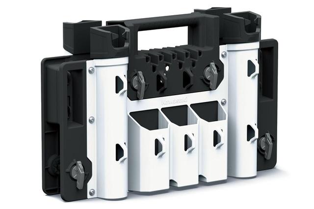 画像: ▲リアラックから脱着可能な、マルチパーパスストレージパック。4本（左右それぞれ2本）のロッドホルダーと、フィッシングギア用のポケットで構成されている。