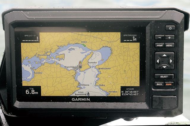 画像1: ▲ガーミン社製魚群探知機には、地図機能も搭載。「組み合わせ」設定で地図とソナー機能を選択すれば、2つの画面を同時に見ることが可能だ。