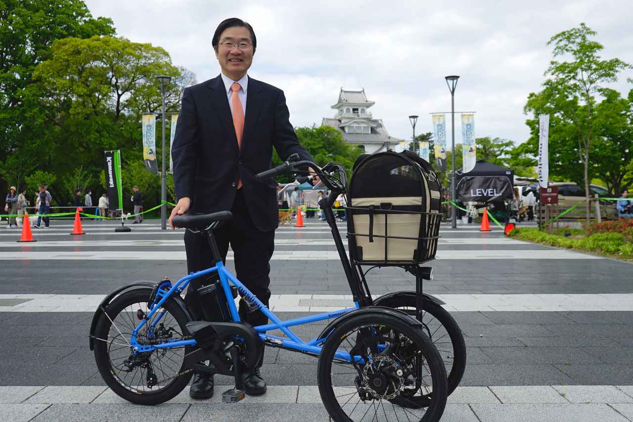 画像1: ▲昨年に引き続き長浜市長である浅見氏も開会挨拶に訪れ、noslisuにご試乗いただきました。