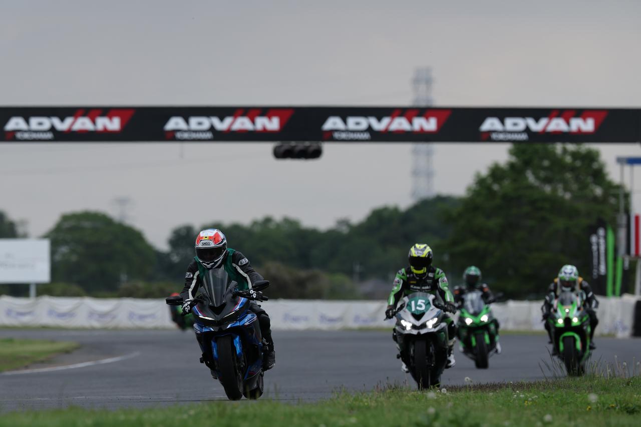 画像1: プロライダーがマンツーマンで指導！「KAZE Let's RIDE オンロード」が筑波サーキットで開催【イベントレポート】
