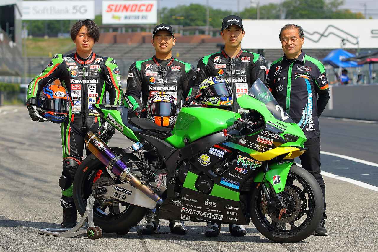 画像: (左から)菅原 陸選手、佐野 勝人選手、佐野 優人選手、伊藤 一成監督