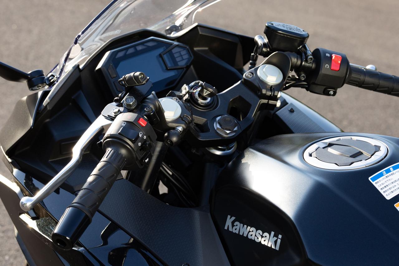 画像2: 気になるNinja 500で街乗りレビュー｜大型二輪車だけど日常使いが“ダントツ”でしやすい理由は……？【インプレッション】
