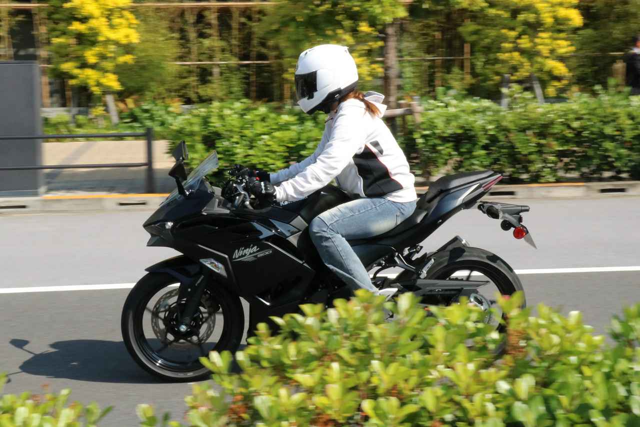 画像4: 街乗り性能：Ninja 400よりもトルクアップでさらに乗りやすい