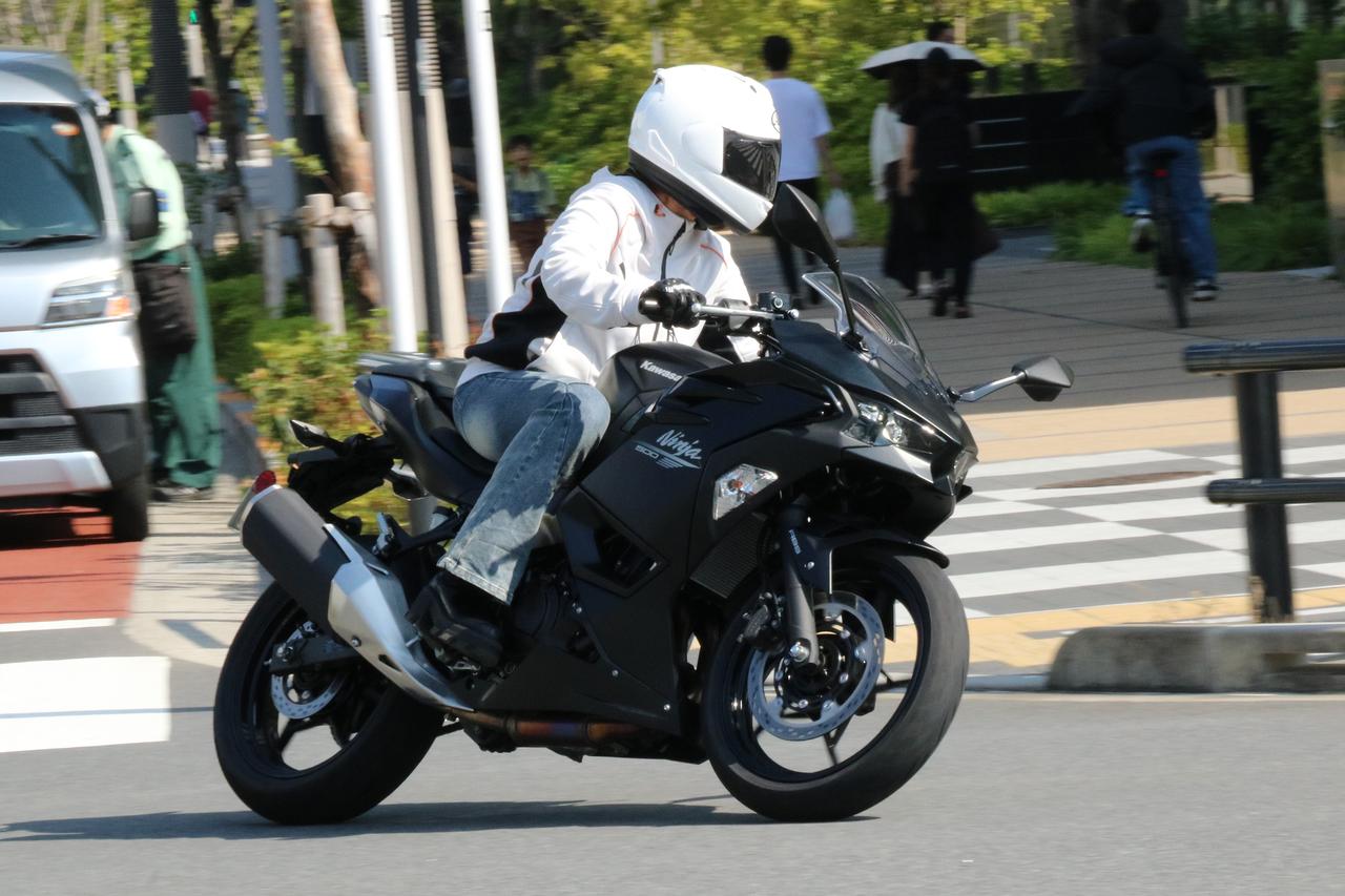 画像2: 街乗り性能：Ninja 400よりもトルクアップでさらに乗りやすい