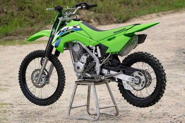 画像2: Kawasaki KLX140R L 2026年モデル 総排気量：143cc エンジン形式：空冷4ストロークSOHC2バルブ単気筒 シート高：800mm 車両重量：95kg 発売日：2025年12月1日 税込価格：46万4200円  ▶▶▶車両情報の詳細はこちら