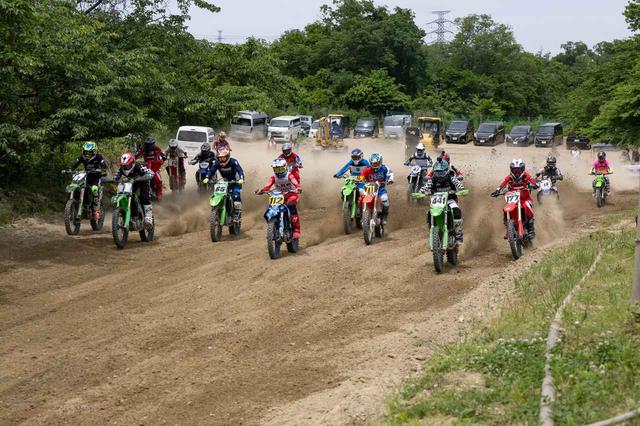 画像1: 話題のオフロードモデル「KLX140R L」の実力をレースで試す！ 元全日本MXライダー・能塚智寛選手にその魅力を聞いてみた【インプレション】