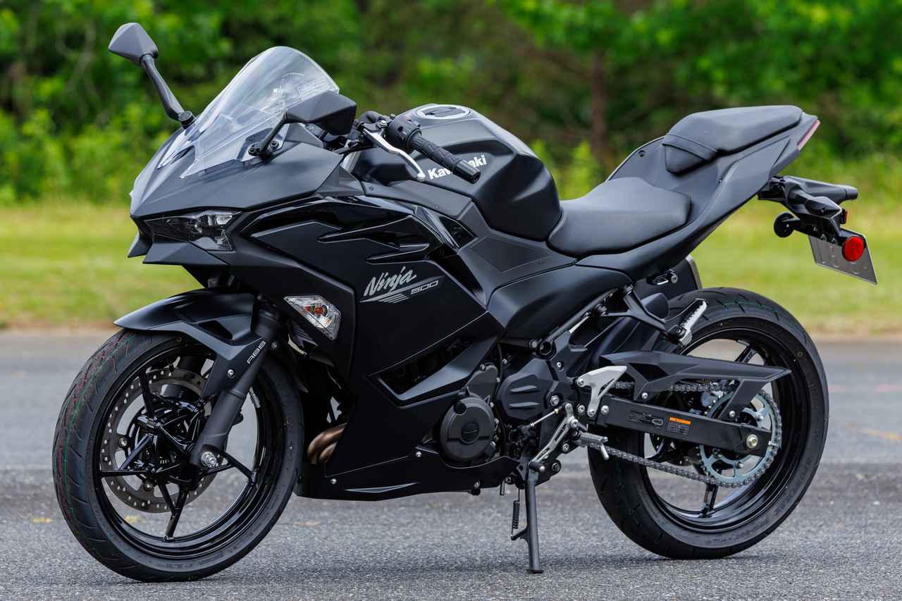 画像: Kawasaki Ninja 500 2026年モデル 総排気量:451cc エンジン形式:水冷4ストロークDOHC4バルブ並列2気筒 シート高:785mm 車両重量:171kg 発売日:2026年2月28日 税込価格:89万1000円 ▶▶▶車両情報の詳細はこちら