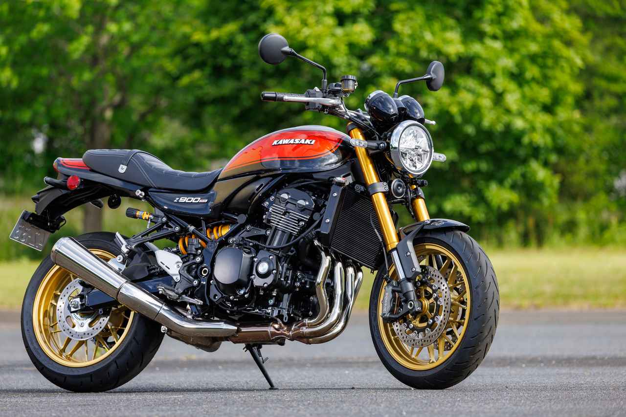 画像: Kawasaki Z900RS SE 2026年モデル 総排気量：948cc エンジン形式：水冷4ストロークDOHC4バルブ並列4気筒 シート高：820mm 車両重量：217kg 発売日：2026年2月14日 税込価格：183万7000円  ▶▶▶車両情報の詳細はこちら