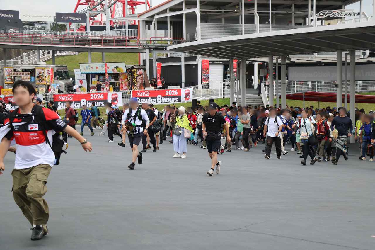 画像2: 雨でも大盛り上がり! 鈴鹿8耐のカワサキブースが想像以上にアツかった|Kawasaki Plaza Racing Teamのマシンや新車展示もずらり!【鈴鹿8耐・GPスクエア イベントレポート】