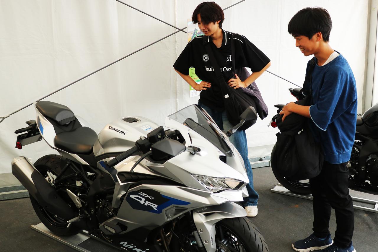 画像: ▲Ninja ZX-4R SE(2027年モデル)